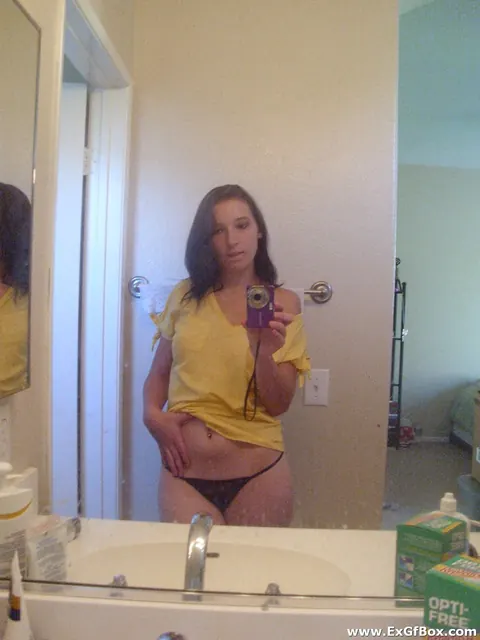Thick Amateur in a Black Thong Spreads for a Mirror Selfie – photo 2 of 20