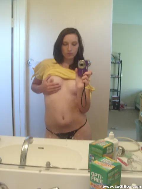 Thick Amateur in a Black Thong Spreads for a Mirror Selfie – photo 6 of 20