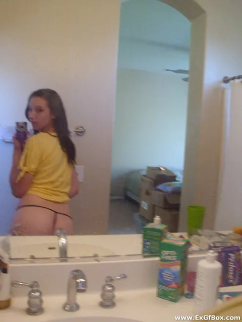 Thick Amateur in a Black Thong Spreads for a Mirror Selfie – photo 1 of 20