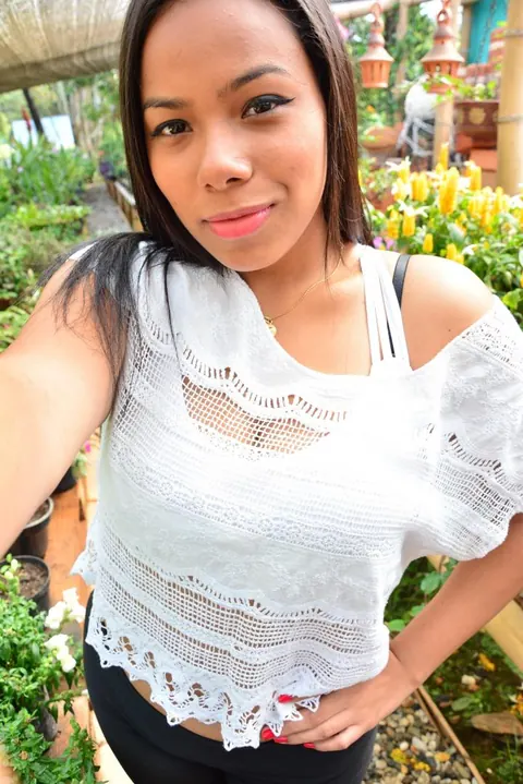 Andrea Flores: Colombian Latina Spreads Her Pussy Outdoors – photo 5 of 21