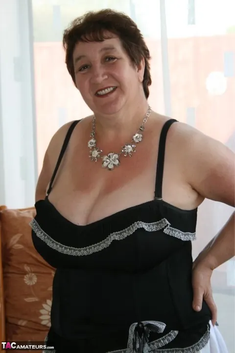 Kinky Carol: Mature British BBW Flashes Panties in Heels and Boots – photo 2 of 16