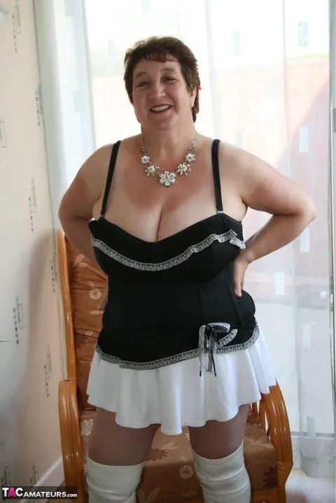 Kinky Carol: Mature British BBW Flashes Panties in Heels and Boots – photo 1 of 16