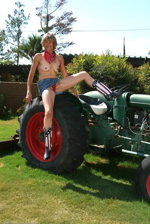 Short-Haired MILF Strips Out of Her Bikini on a Tractor – photo 6 of 21