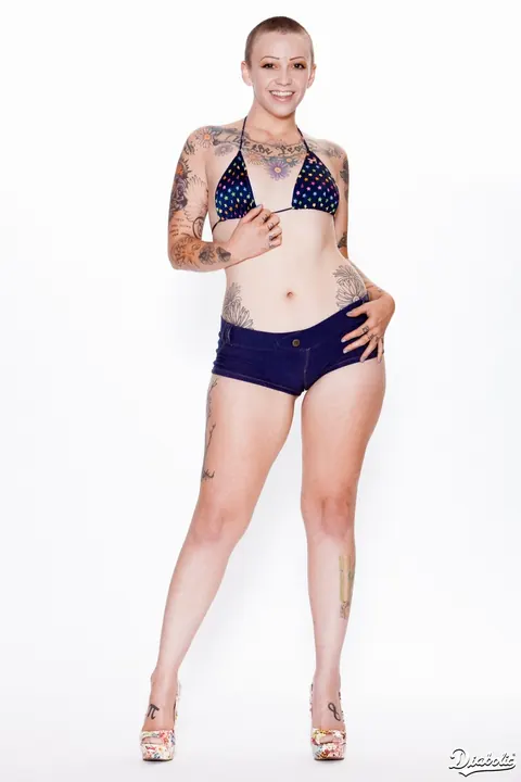 Sparky Sin Clair: Brunette with Small Natural Tits and Tattoos Poses Nude for the Camera – photo 1 of 20