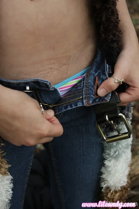 Lil Candy: Redhead Strips Out of Her Jeans in the Forest – photo 8 of 16
