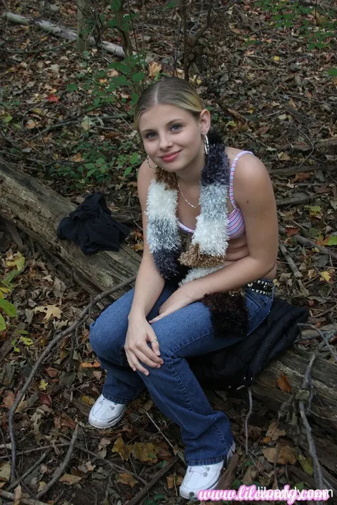 Lil Candy: Redhead Strips Out of Her Jeans in the Forest – photo 5 of 16