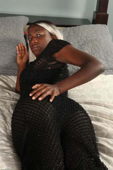Ebony Brunette Spreads Her Hairy Pussy and Holds the Pose – photo 4 of 21