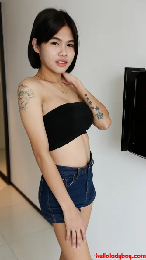 Asian Trans Woman Peels Off Her Bikini and Stands Nude – photo 11 of 21