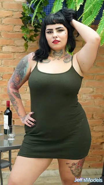 Alana Kralissa – Curvy Brazilian Latina in Panties and Heels Takes Anal and Uses a Toy