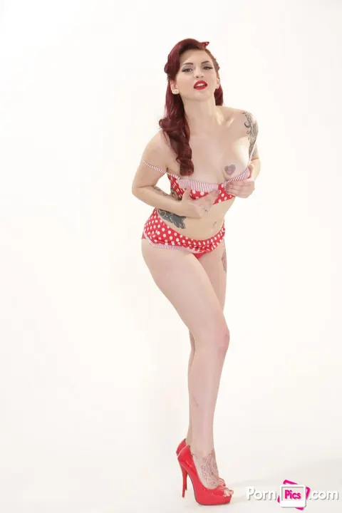 Amber Ivy: Redhead with Big Natural Tits Strips Off Her Lingerie and Shows Her Tattoos – photo 5 of 21