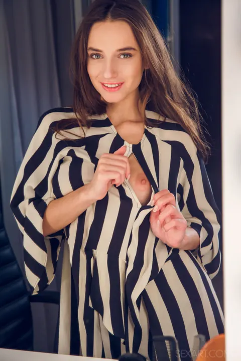 Gloria Sol: PAWG Peels Off Her Panties and Spreads Before a Vanity Mirror – photo 4 of 12