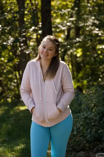 Fawn Richfield – BBW Brunette Teases in Yoga Pants Outdoors