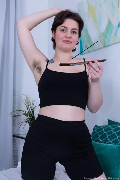 Maja Aguilar: Short-Haired Brunette Fingers Her Hairy Pussy While Spreading Wide – photo 3 of 21