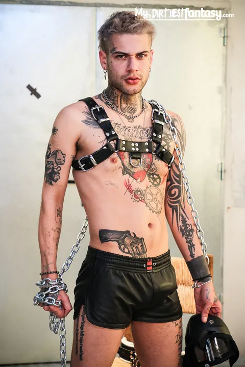 Two Men Kiss and Fuck in Bondage Until Cumshot – photo 1 of 20