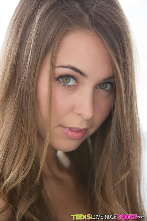 Riley Reid: Hairy Tattooed Brunette Undresses and Spreads Her Pussy – photo 5 of 16