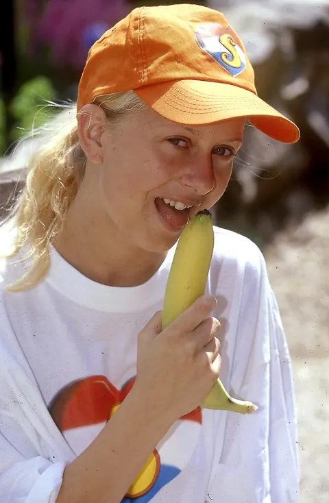 Katerina Konec: Thick European Blonde Masturbates with a Banana Outdoors – photo 4 of 20