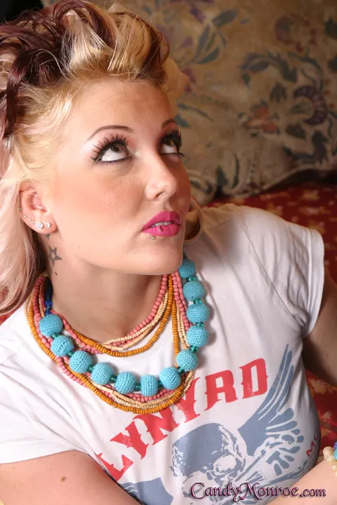 Candy Monroe: Blonde Wife Sucks BBC and Fucks Outdoors While Husband Watches – photo 4 of 21