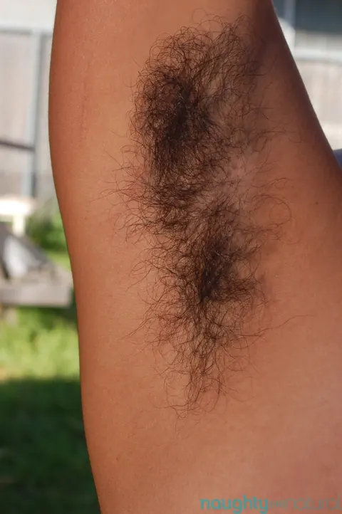 Ebony Woman with Short Hair Shows Hairy Armpits and Bush Outdoors – photo 11 of 21