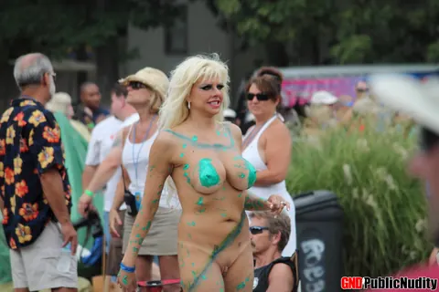 Busty MILF Strips Off Her Bikini and Shorts Outdoors in Pantyhose – photo 6 of 12