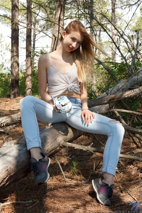 Woman Slips Jeans Down to Show Her Shaved Pussy in the Forest – photo 2 of 16