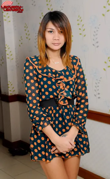 Asian Trans Woman Poses Nude for First Time