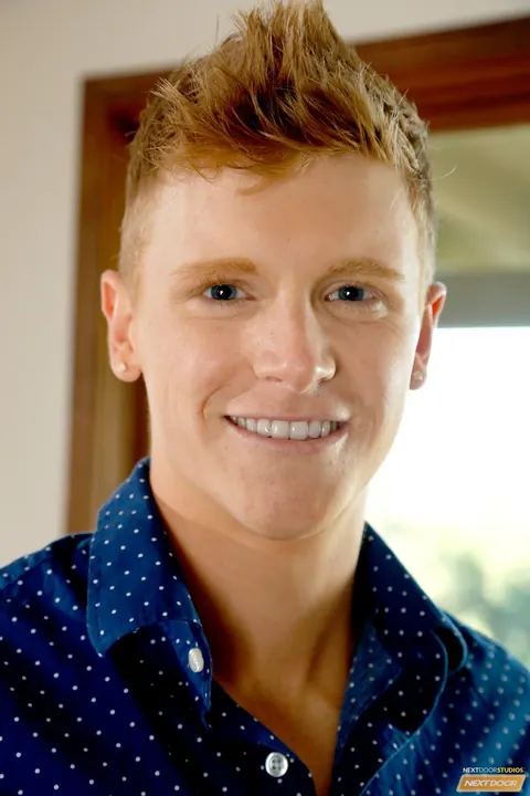 Two Men Kiss and Fuck in First Gay Encounter – photo 1 of 21
