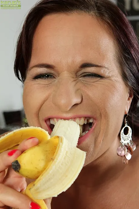 Katherine Ross: Thick Brunette MILF with Big Natural Tits Spreads Wide – photo 16 of 16