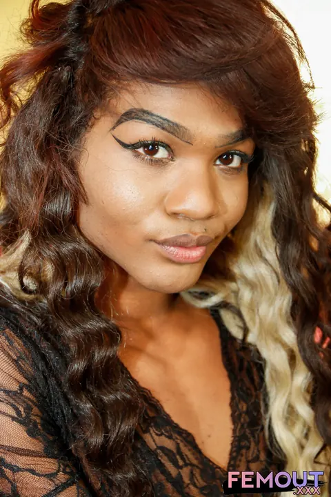Ebony Trans Woman Strokes Her Cock Until She Cums – photo 5 of 16