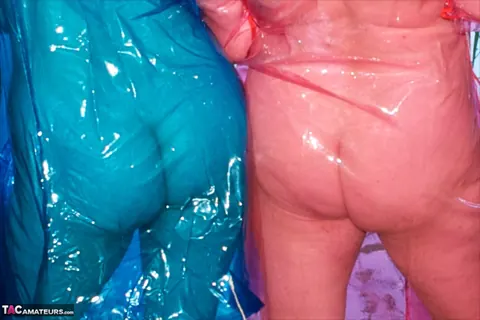 Speedy Bee & Lily May: Mature Redhead and BBW Strip Out of Latex Outdoors – photo 16 of 16