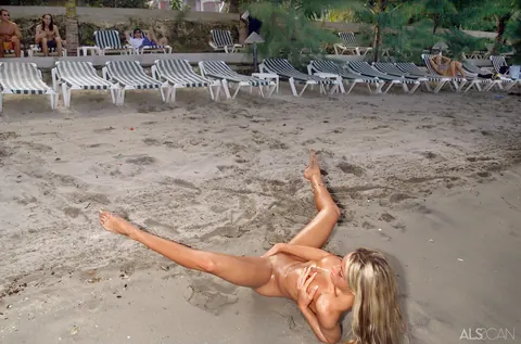 Woman in a Bikini Spreads Her Shaved Pussy Outdoors – photo 19 of 20