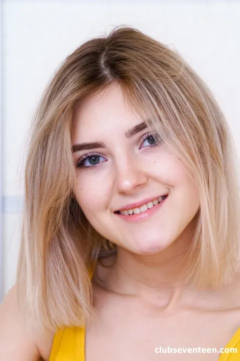 Eva Elfie: Short-Haired Blonde Spreads Her Legs and Fingers Her Shaved Pussy – photo 5 of 21