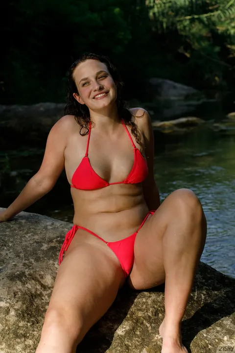 Carrie Barber: Curvy Brunette in a Bikini Strips Outdoors and in the Bathroom – photo 12 of 13
