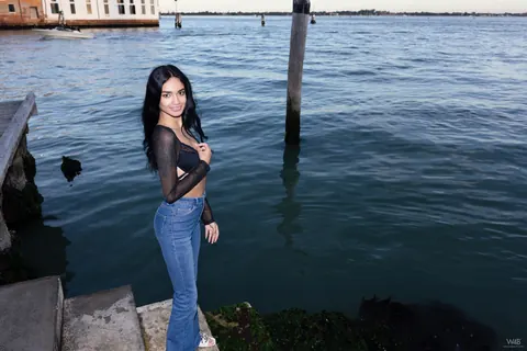 Dulce Rivera: Petite Latina Teases in a Lace Bra and Jeans Outdoors – photo 15 of 20