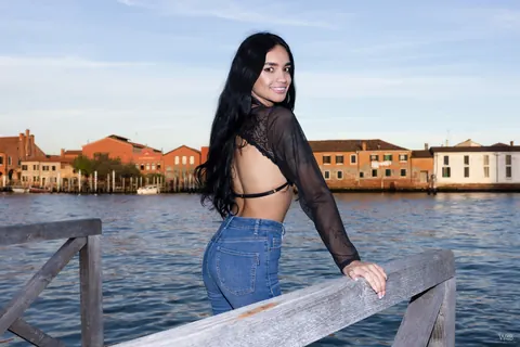 Dulce Rivera: Petite Latina Teases in a Lace Bra and Jeans Outdoors – photo 10 of 20