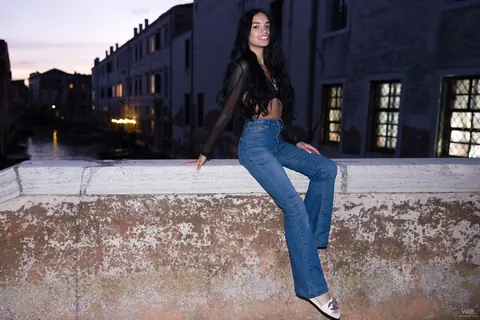 Dulce Rivera: Petite Latina Teases in a Lace Bra and Jeans Outdoors – photo 18 of 20
