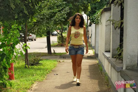 Izabella De Cruz: Skinny Brunette Shows Her Big Ass and Fucks Outdoors – photo 3 of 16