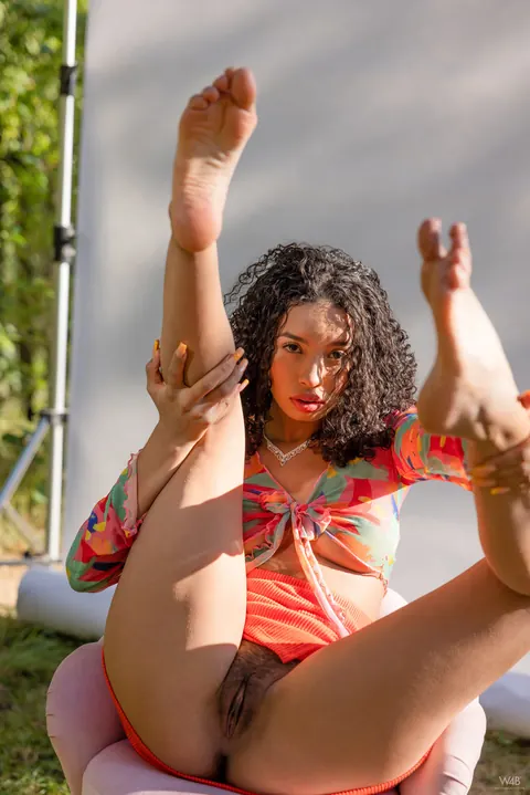 Valery Ponce: Curly Brunette Latina Undresses Outdoors and Spreads Her Pussy – photo 3 of 20