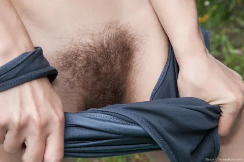 Brunette Masturbates with a Dildo on a Picnic Blanket Outdoors – photo 5 of 16