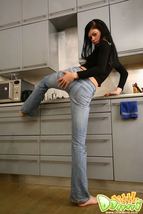 Brunette PAWG Strips Out of Her Jeans and Panties – photo 1 of 15