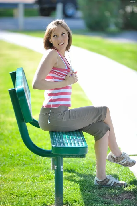 Shawnie Jones: Tall Blonde MILF Strips and Masturbates Outdoors – photo 4 of 20