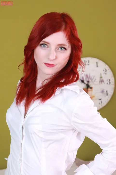Vanessa Shelby: Czech Redhead PAWG Undresses and Spreads Wide – photo 1 of 21