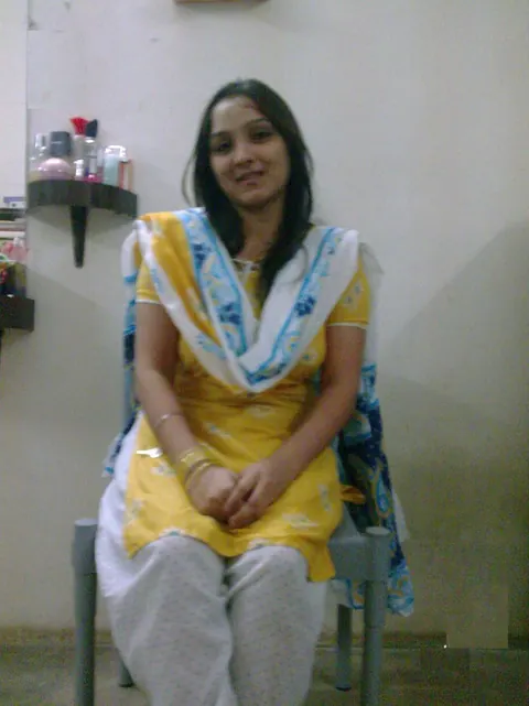 Indian BBW in Lingerie and Glasses Poses in a Public Bathroom – photo 1 of 10