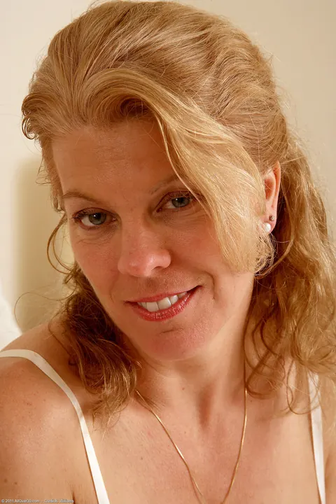 Lauren E: Mature Curvy Blonde Spreads Wide in Her Panties – photo 1 of 20