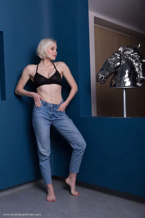 Blonde with Big Tits Sheds Her Bra and Jeans to Pose Nude – photo 1 of 16