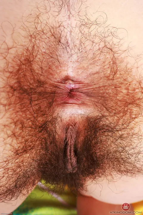 Hairy Latina Pulls Her Panties Aside Outdoors – photo 20 of 21