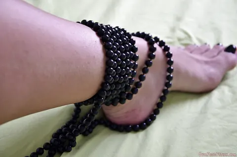Brunette Spreads Her Legs and Shows Off Her Feet and Soles – photo 13 of 16