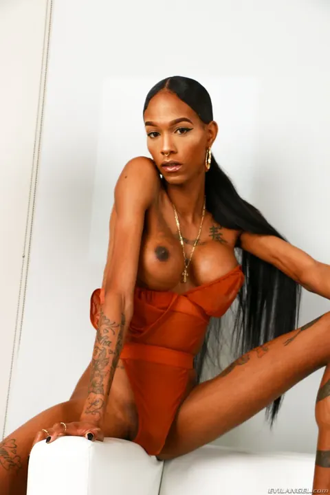 Tall Ebony Trans Woman Masturbates Nude and Grips Her Ass – photo 10 of 19