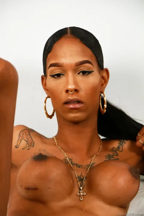 Tall Ebony Trans Woman Masturbates Nude and Grips Her Ass – photo 13 of 19