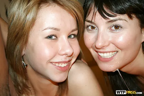 Shaved Women Share a Man in a Group Session – photo 4 of 16