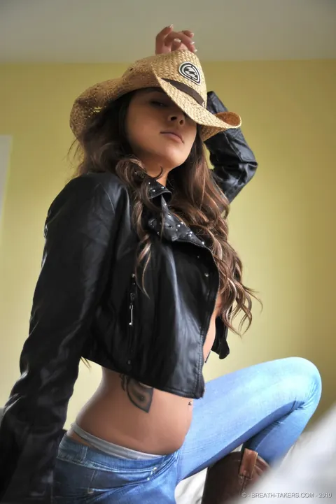 Nina James: Tall Brunette Strips Off Her Jeans and Boots Outdoors – photo 12 of 12